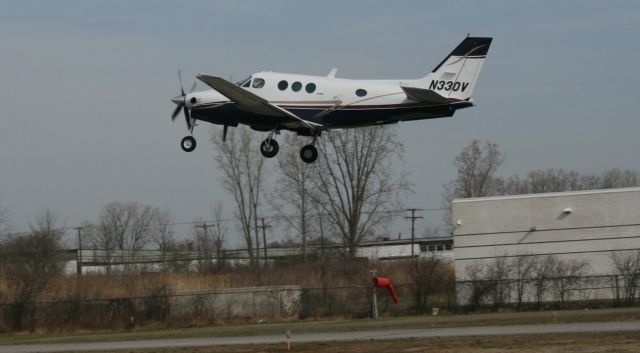 Beechcraft King Air 90 (N330V)