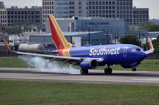 Boeing 737-700 (N7839A)