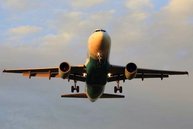 Airbus A320 (OE-LBU)