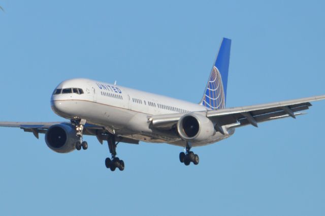 Boeing 757-200 (N513UA) - Landing