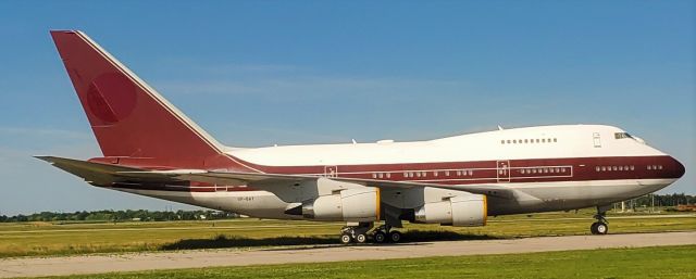 VF-BAT — - Sitting at Hamilton Airport , Ontario , Canada . Once owned by The Royal Quatari family , it will be registered as N7477S