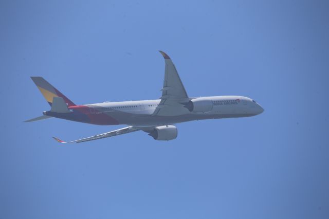 Airbus A350-900 (HL8079)