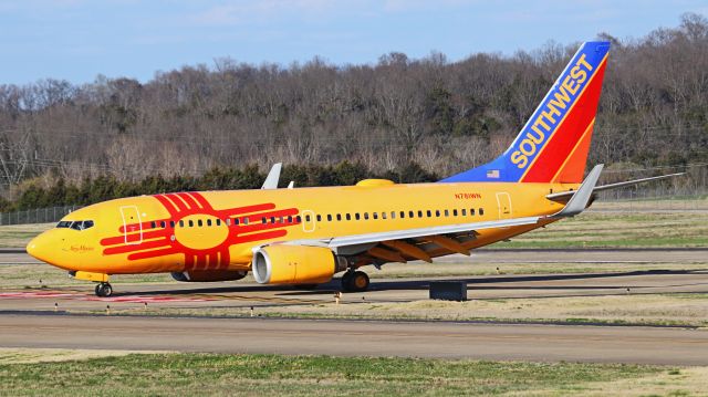 Boeing 737-700 (N781WN) - Captured this bird arriving on Runway 02R.