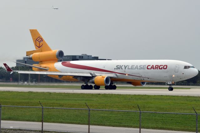 Boeing MD-11 (N953AR) - Sucking the moisture out of the air