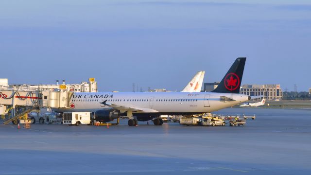 Airbus A321 (C-GITY) - Air Canada Airbus A321-211 C-GITY in Toronto 