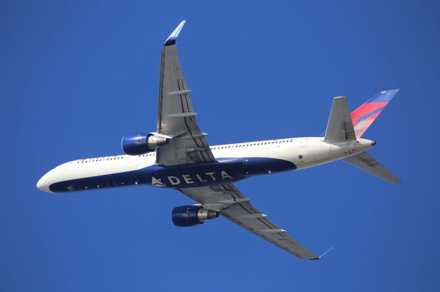 Boeing 757-200 (N667DN)