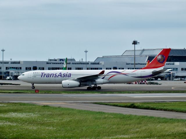 Airbus A330-300 (B-22102)