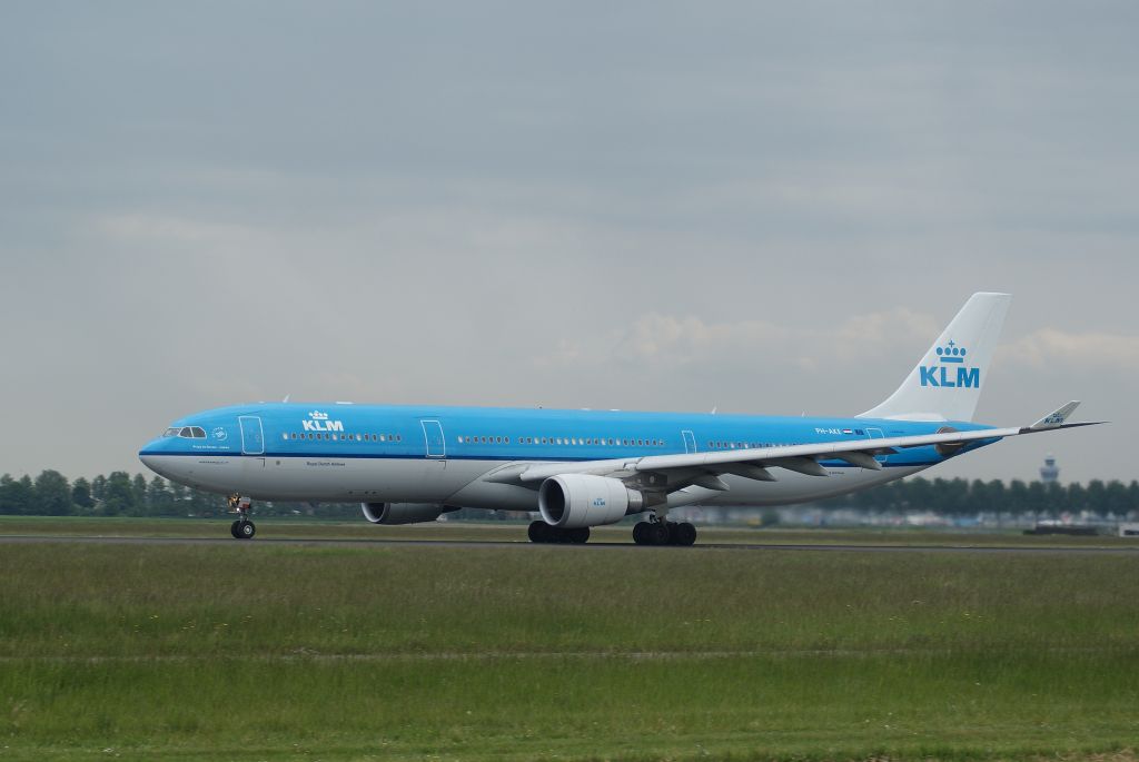 Airbus A330-300 (PH-AKE) - KLM A330-303 cn1381 Take Off RWY36L 22-5-2018