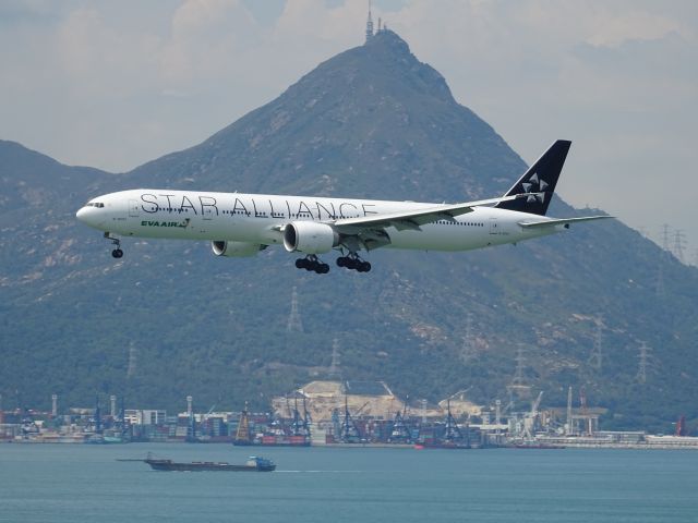 BOEING 777-300ER (B-16701)