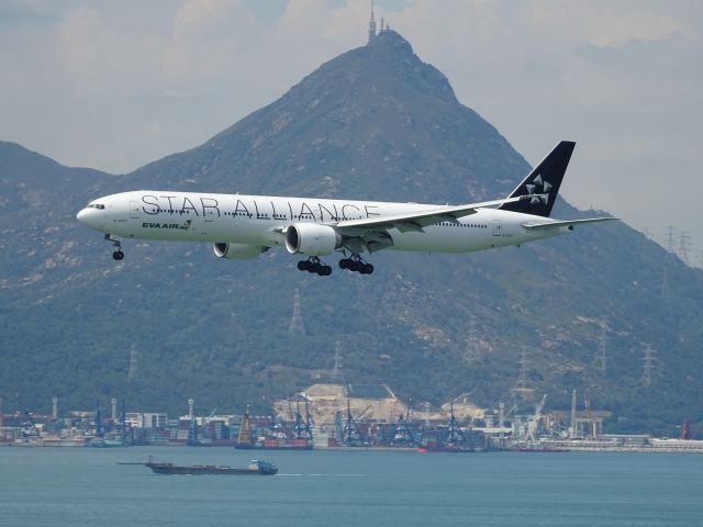 BOEING 777-300ER (B-16701)