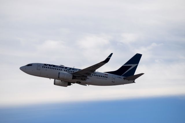 Boeing 737-700 (C-FBWJ) - Taking of from Phoenix Sky Harbor(1.19.2015) RWY 07L