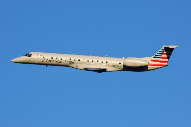 Embraer ERJ-145 (N670AE)