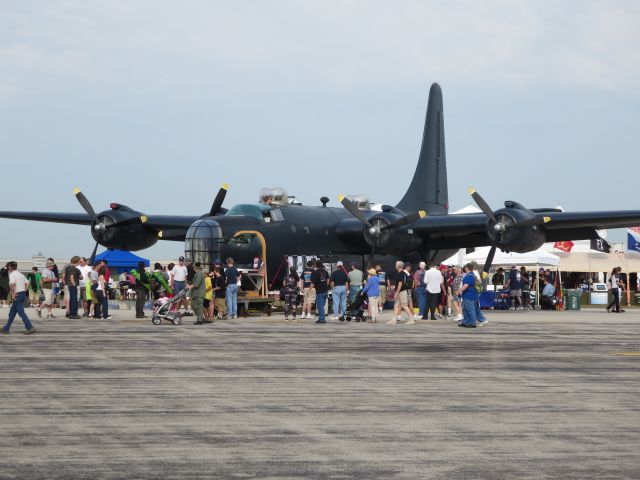 Consolidated B-24 Liberator (45-9876) - Consolidated PB4Y-2 Privateer @ Willow Run 2015