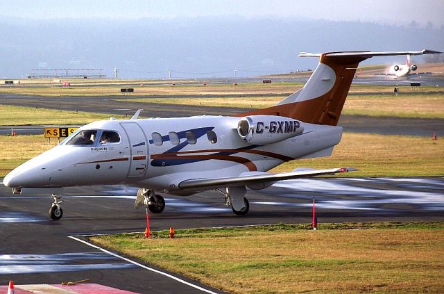 Embraer Phenom 100 (C-GXMP)