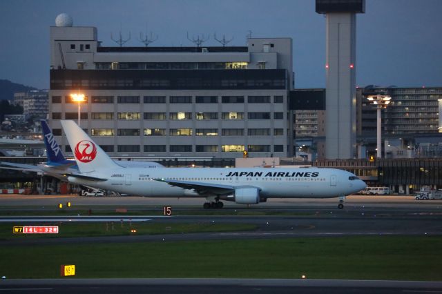 BOEING 767-300 (JA658J)