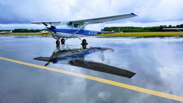 Cessna Skyhawk (N737DG) - Rainy day of USAF ACE Camp, at Lowcounty Aviation's Facility