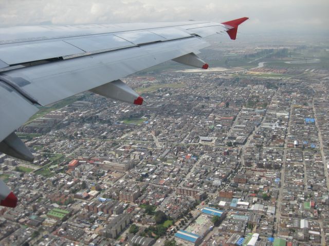 Airbus A320 (N763AV)