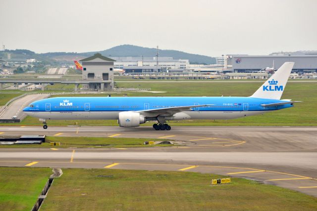 BOEING 777-300 (PH-BVG)