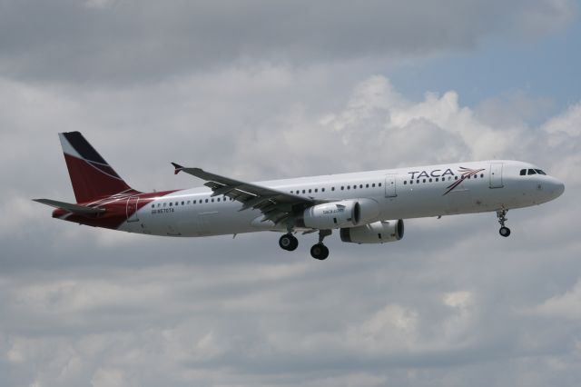 Airbus A321 (N570TA)