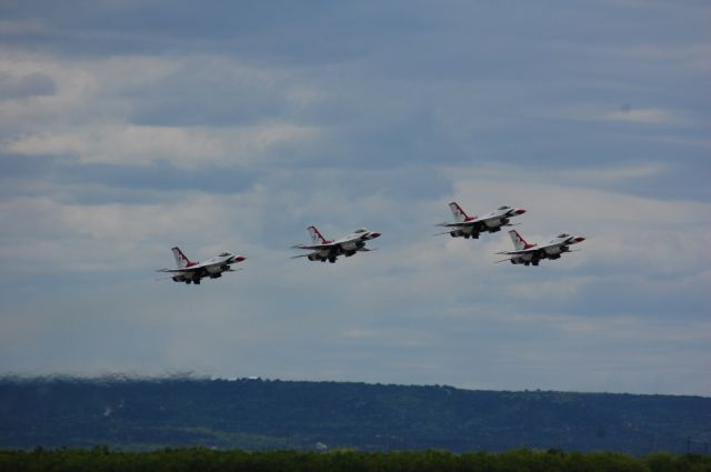 Lockheed F-16 Fighting Falcon — - Thunderbirds at DYS.