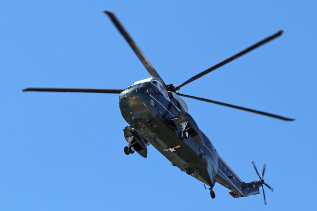 Sikorsky Sea King (15-9356) - A Sikorsky VH-3D Sea King form Marine Helicopter Squadron One (HMX-1) approaching Burke Lakefront Airport on 6 Aug 2020.