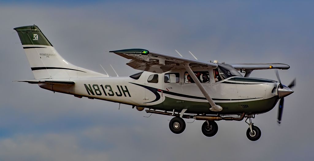 Cessna T206 Turbo Stationair (N813JH) - N813JH 2010 Cessna T206H Turbo Stationair s/n T20608964 - North Las Vegas Airport  KVGTbr /Photo: Tomás Del Corobr /February 11, 2021
