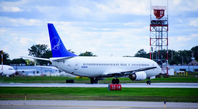 BOEING 737-400 (N458UW)