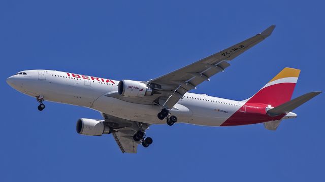 Airbus A330-300 (EC-MLB)