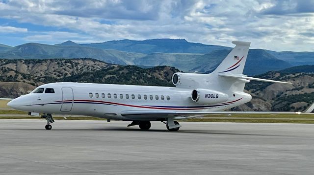 Dassault Falcon 7X (N30LB) - Ramp at KEGE