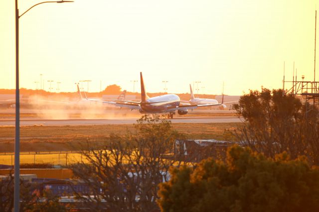 Boeing 737-800 (N809SY)