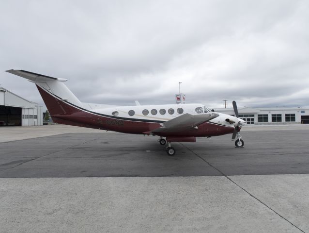 Beechcraft Super King Air 200 (C-GUND) - At Goose Bay. 4 JUL 2016.