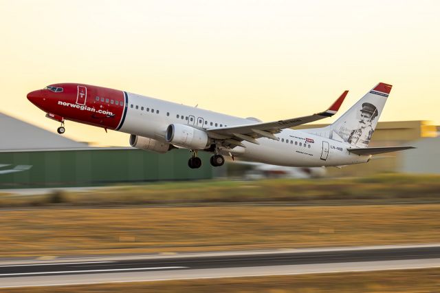 Boeing 737-800 (LN-NIB)