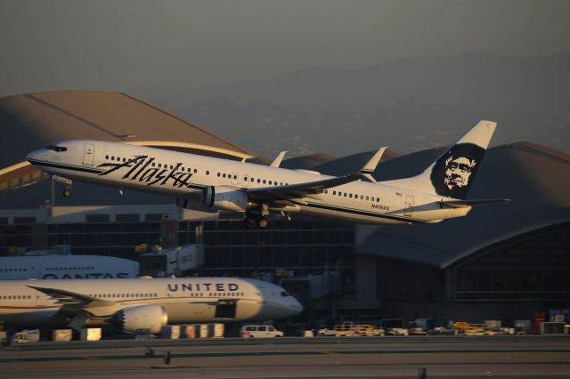 Boeing 737-900 (N419AS)