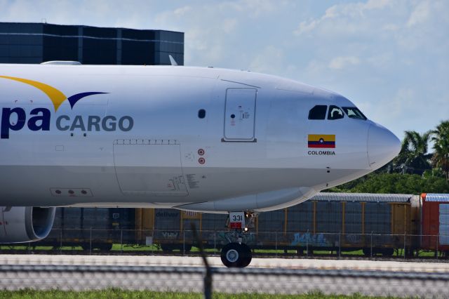 Airbus A330-300 (N331QT)