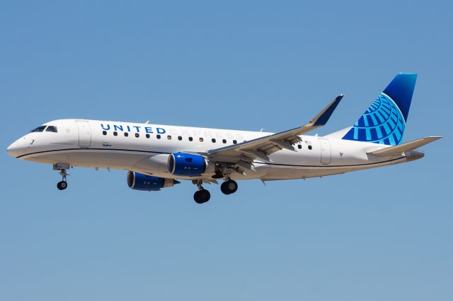 Embraer 175 (N612UX)