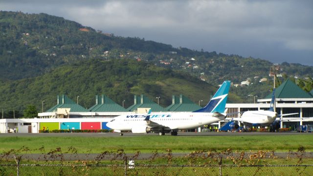 Boeing 737-700 (C-GLWS)