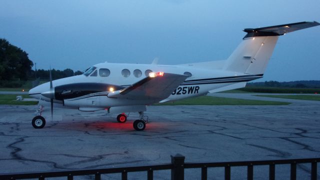 Beechcraft King Air F90 (N325WR)