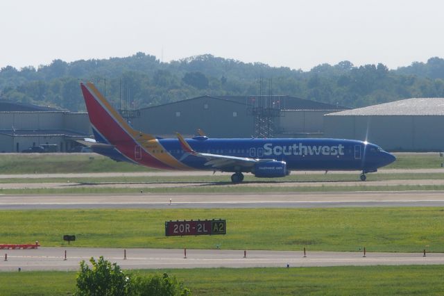 Boeing 737-700 (N8515X)