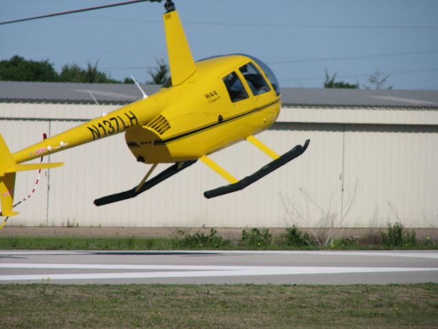 Piper Apache (N137LH)