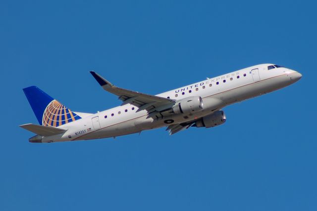 Embraer 175 (N143SY)