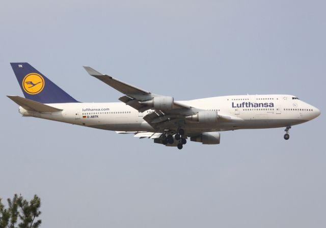 Boeing 747-400 (D-ABTK)