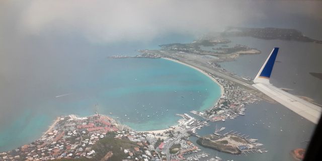 Boeing 737-800 (HP-1716CMP) - Climbout from SXM en route to PTY.