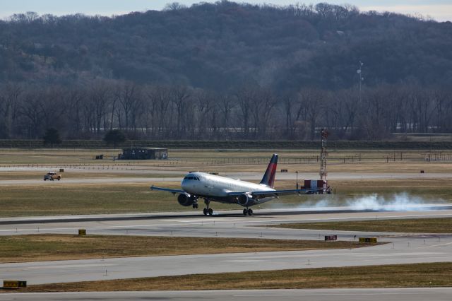 Airbus A320 (N325US)