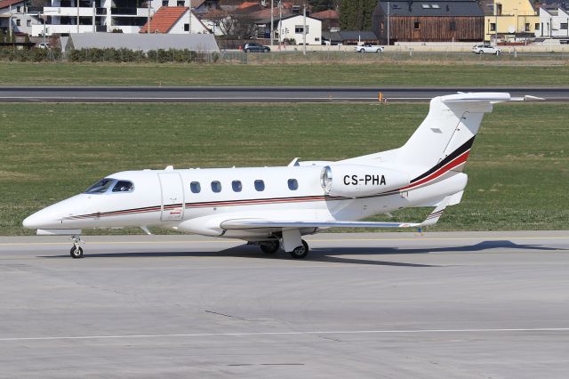 Embraer Phenom 300 (CS-PHA)