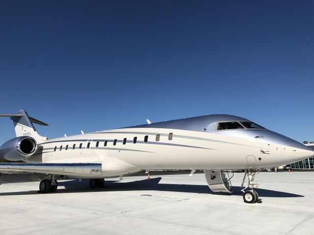 Bombardier Global Express (N163EG)