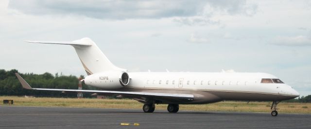 Bombardier Global Express (N211PB)