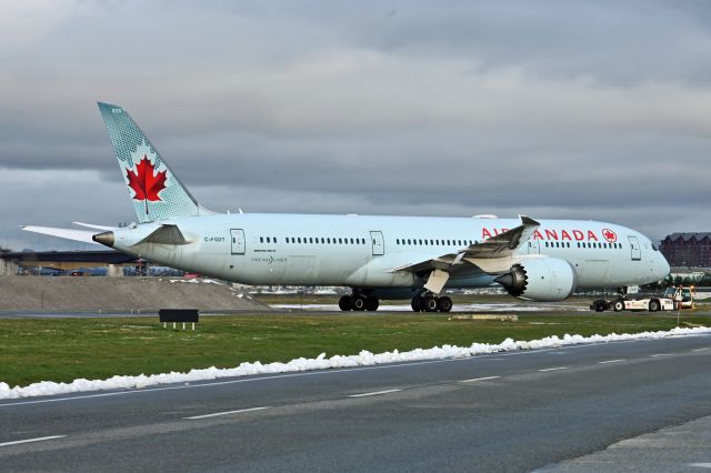 Boeing 787-9 Dreamliner (C-FGDT)