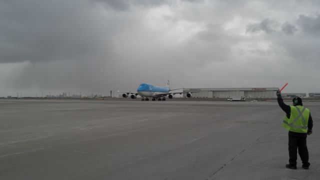 Boeing 747-400 (PH-BFB) - TAXI TO PARKING 1 OF 4