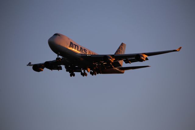 Boeing 747-400 (N446MC)