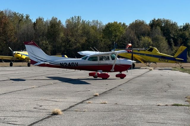 Cessna Skyhawk (N24GV)